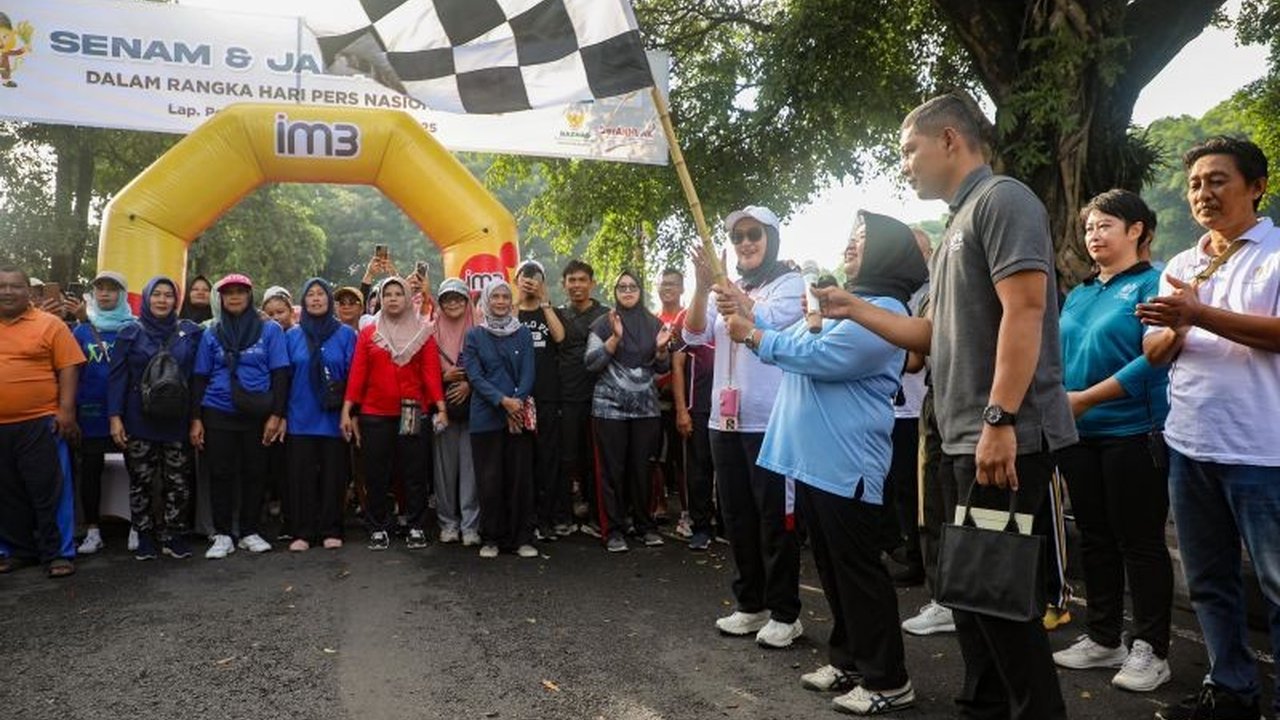 Pemerintah Kabupaten Sleman dan PWI Sleman sukses gelar senam dan jalan sehat meriahkan Hari Pers Nasional 2025,  dengan berbagai kegiatan sosial dan doorprize menarik.