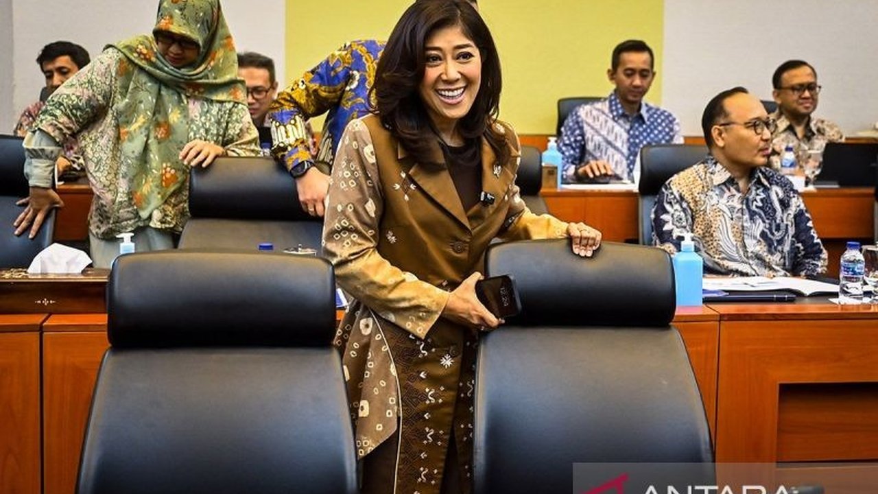 Pemerintah Indonesia meluncurkan regulasi digital baru untuk melindungi hak warga, khususnya anak-anak, dengan fokus pada tanggung jawab platform digital dan menciptakan ekosistem digital yang sehat dan produktif.