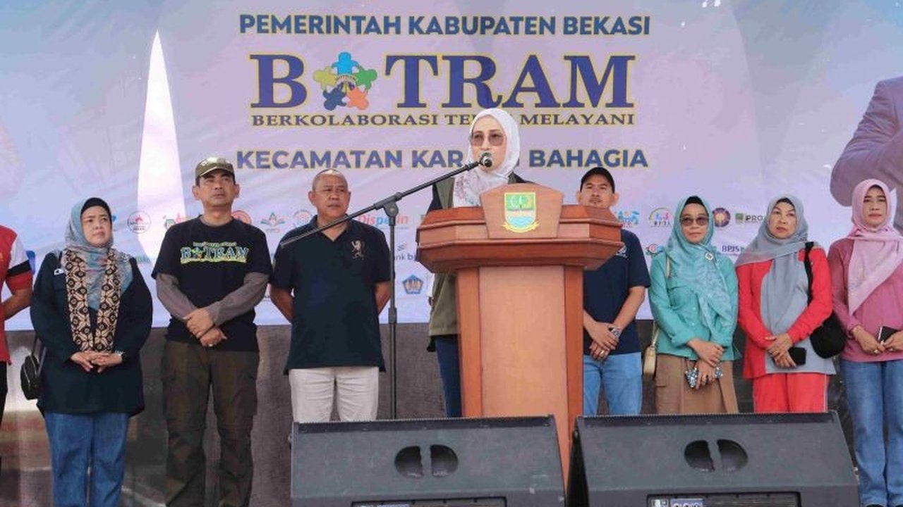 Pemerintah Kabupaten Bekasi meluncurkan program Botram, layanan jemput bola yang mengintegrasikan berbagai layanan publik untuk memudahkan akses warga, khususnya di Kecamatan Karangbahagia.