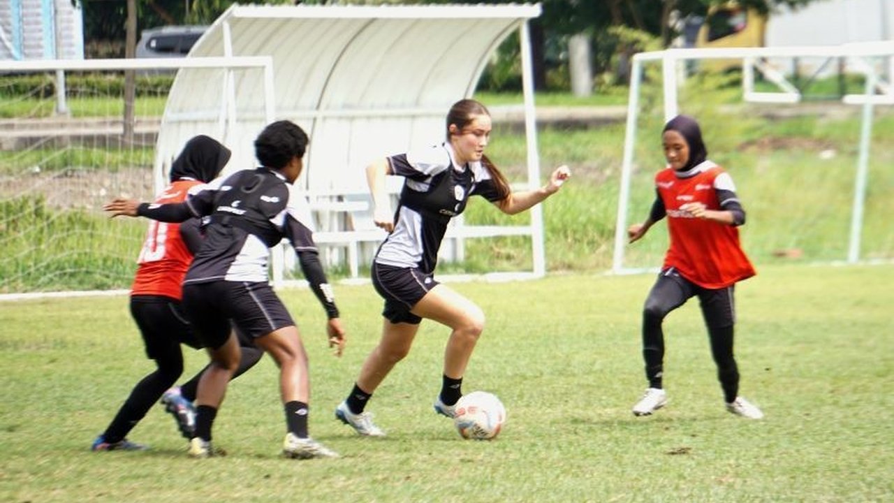 Pemain Timnas Putri Indonesia, Sydney Hopper, bertekad mencetak gol atau assist saat melawan Arab Saudi pada FIFA Matchday 20 Februari 2025 mendatang, sekaligus membantu Garuda Pertiwi meraih kemenangan dan mempersiapkan diri untuk ASEAN Women's Champions