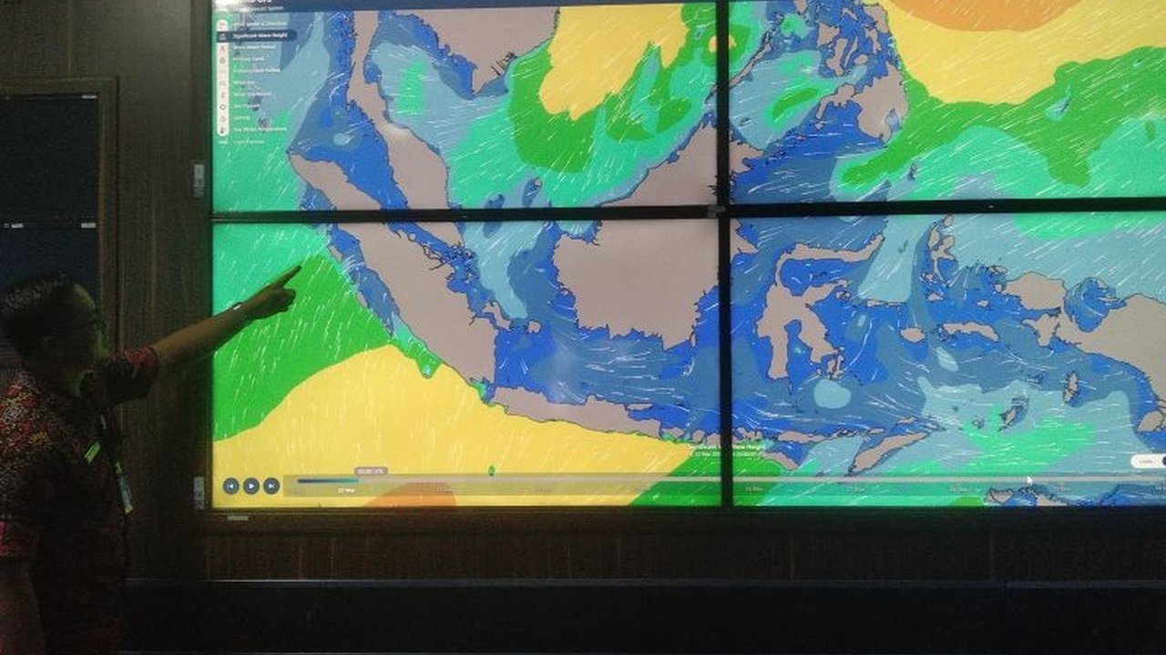BMKG melaporkan 713 sambaran petir di Bali selama sepekan di Februari 2025, didominasi petir awan ke tanah, terutama di Tabanan dan Buleleng, akibat pengaruh bibit siklon tropis 96S.