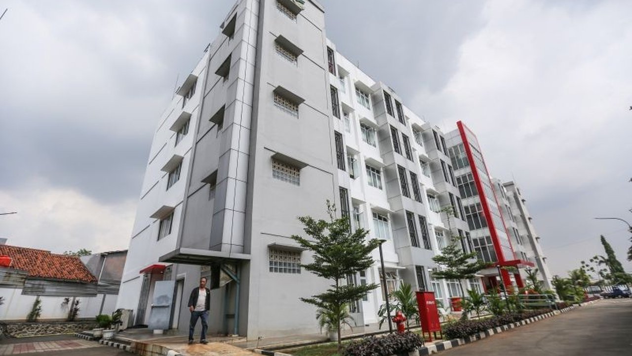 Rusun Sentra Mulya Jaya di Jakarta Timur memberikan hunian layak bagi warga prasejahtera dengan harga sewa hanya Rp10.000, namun masa tinggal terbatas memunculkan tantangan baru bagi penghuninya.