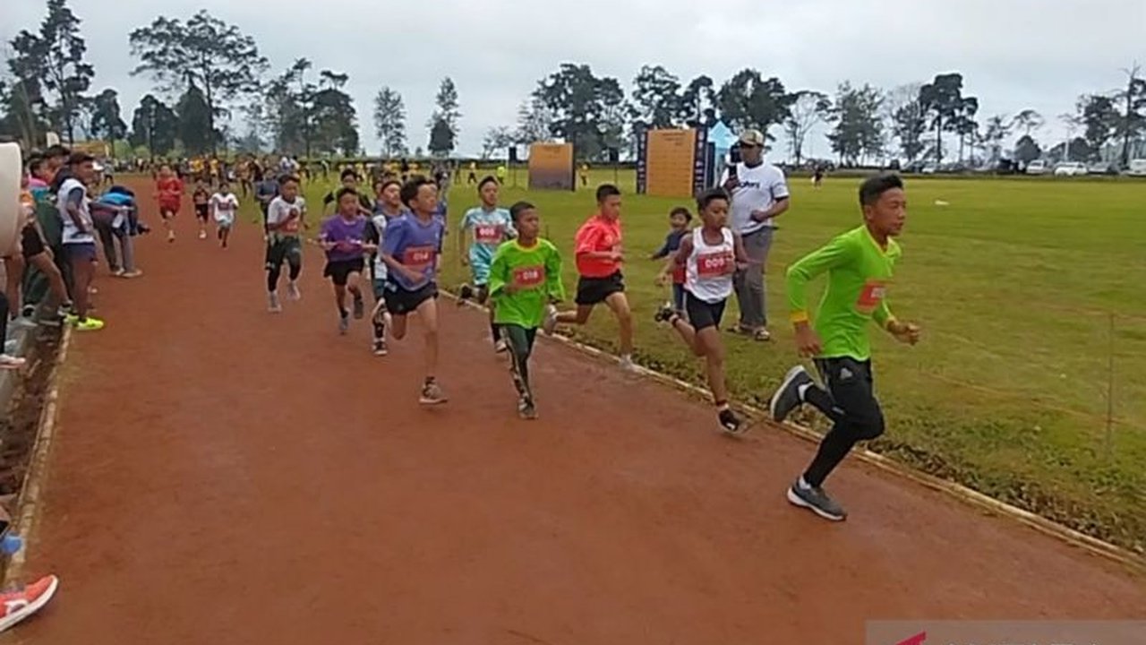 Running Summit 2025 di Pangalengan, Jawa Barat, tak hanya menjadi ajang lari, tetapi juga menjadi momentum pencarian bibit pelari muda berbakat dari kalangan pelajar SMP dan SMA, sekaligus mempromosikan potensi wisata daerah tersebut.