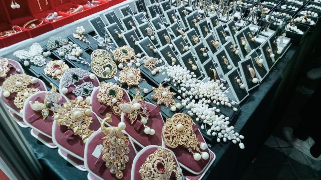 Pemerintah Kota Mataram meluncurkan program ambisius untuk menciptakan 5.000 wirausaha baru dalam lima tahun ke depan guna meningkatkan perekonomian lokal, dengan fokus pada warga miskin dan MBR.