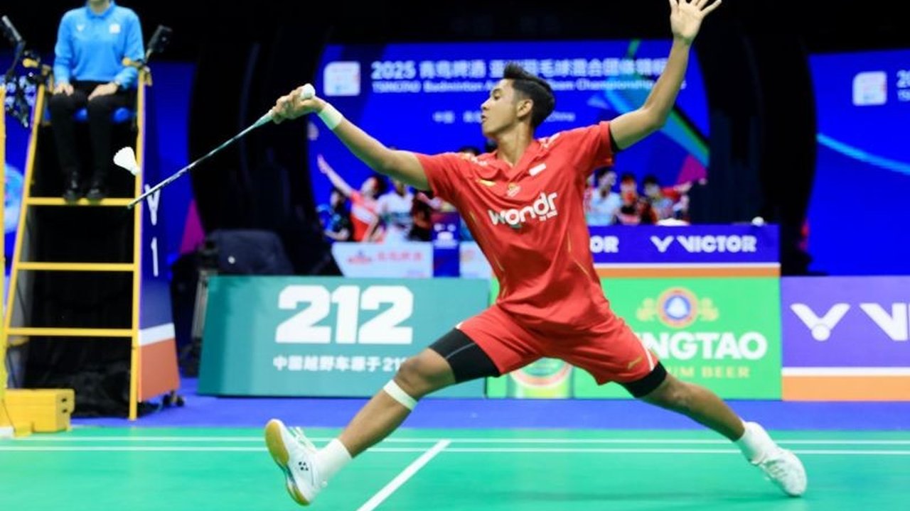 Alwi Farhan, tunggal putra Indonesia, tampil gemilang di final BAMTC 2025, menyumbangkan poin krusial kemenangan atas China dengan mengalahkan Hu Zhe An, sekaligus menunjukkan potensi besarnya di dunia bulu tangkis.