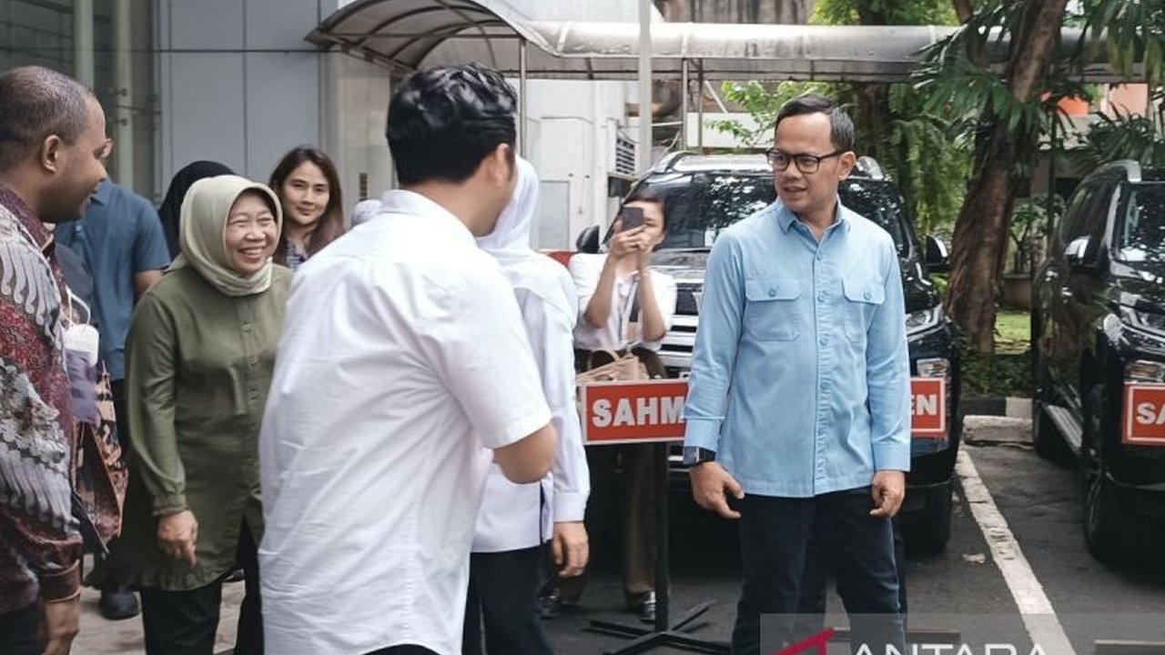 Gubernur Jakarta terpilih, Pramono Anung, meminta izin untuk tidak hadir dalam pemeriksaan kesehatan di Kemendagri sebelum pelantikan pada 20 Februari 2024, sementara Wakil Gubernur terpilih, Rano Karno, dinyatakan sehat.