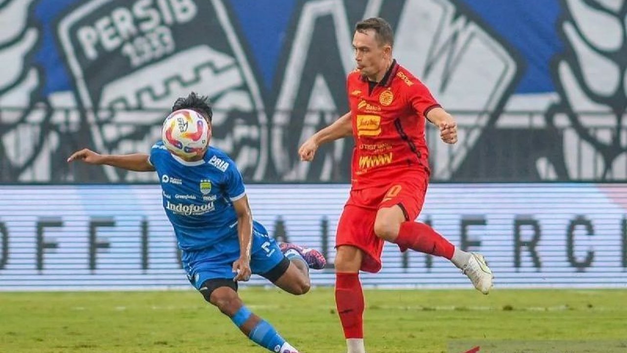 Persija Jakarta dan Persib Bandung menurunkan kekuatan terbaiknya di laga BRI Liga 1, Minggu, dengan rekor kandang dan tandang yang sama-sama impresif.