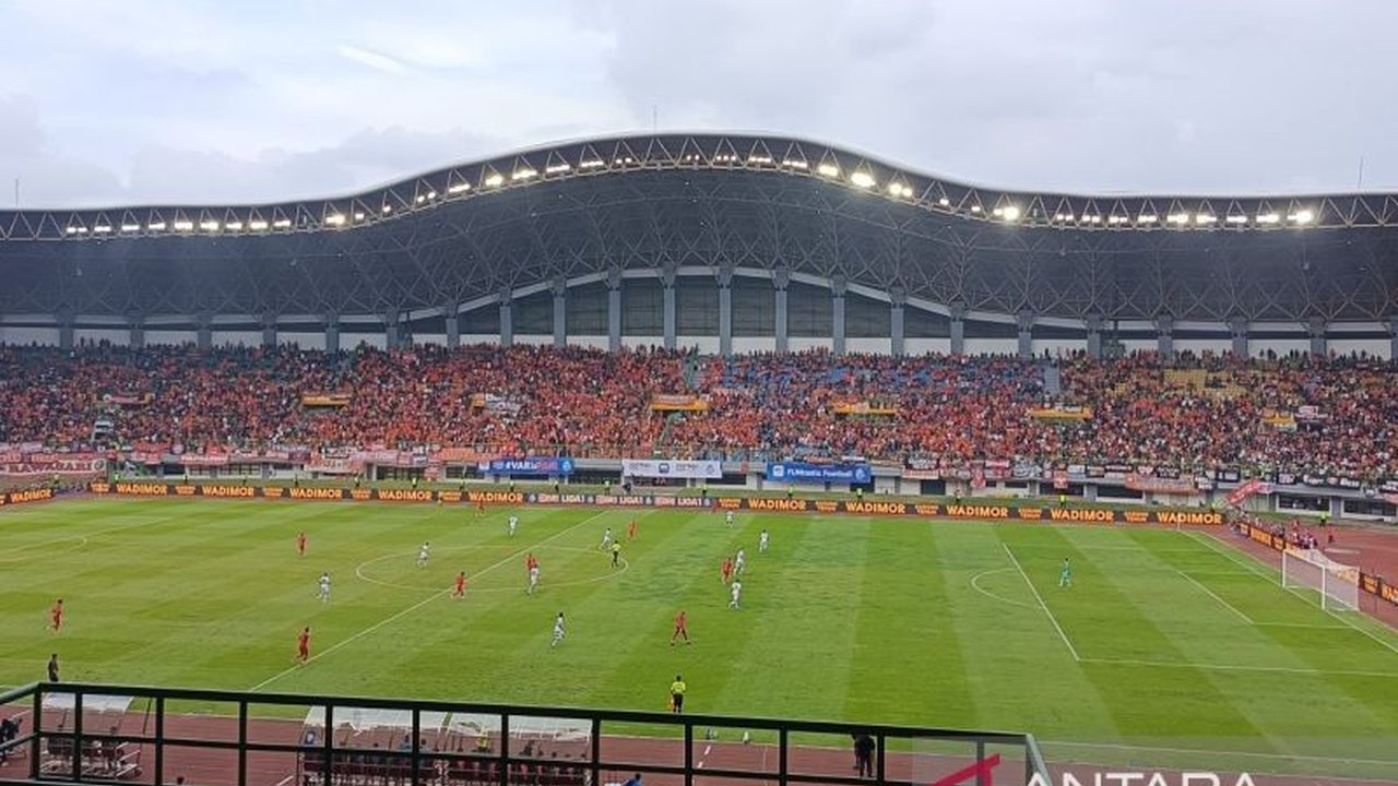Persija Jakarta unggul 2-0 atas Persib Bandung di babak pertama laga BRI Liga 1 2024/2025 berkat gol dari Gustavo Almeida dan Firza Andika, Minggu (16/2) di Stadion Patriot Candrabhaga.