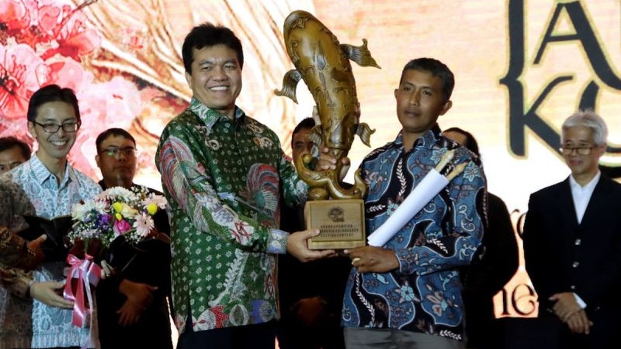 Badan Karantina Ikan (Barantin) gencar mendukung peningkatan budidaya ikan koi Indonesia melalui sertifikasi dan pengawasan ketat impor-ekspor, mendorong pertumbuhan ekonomi nasional dan daya saing global.