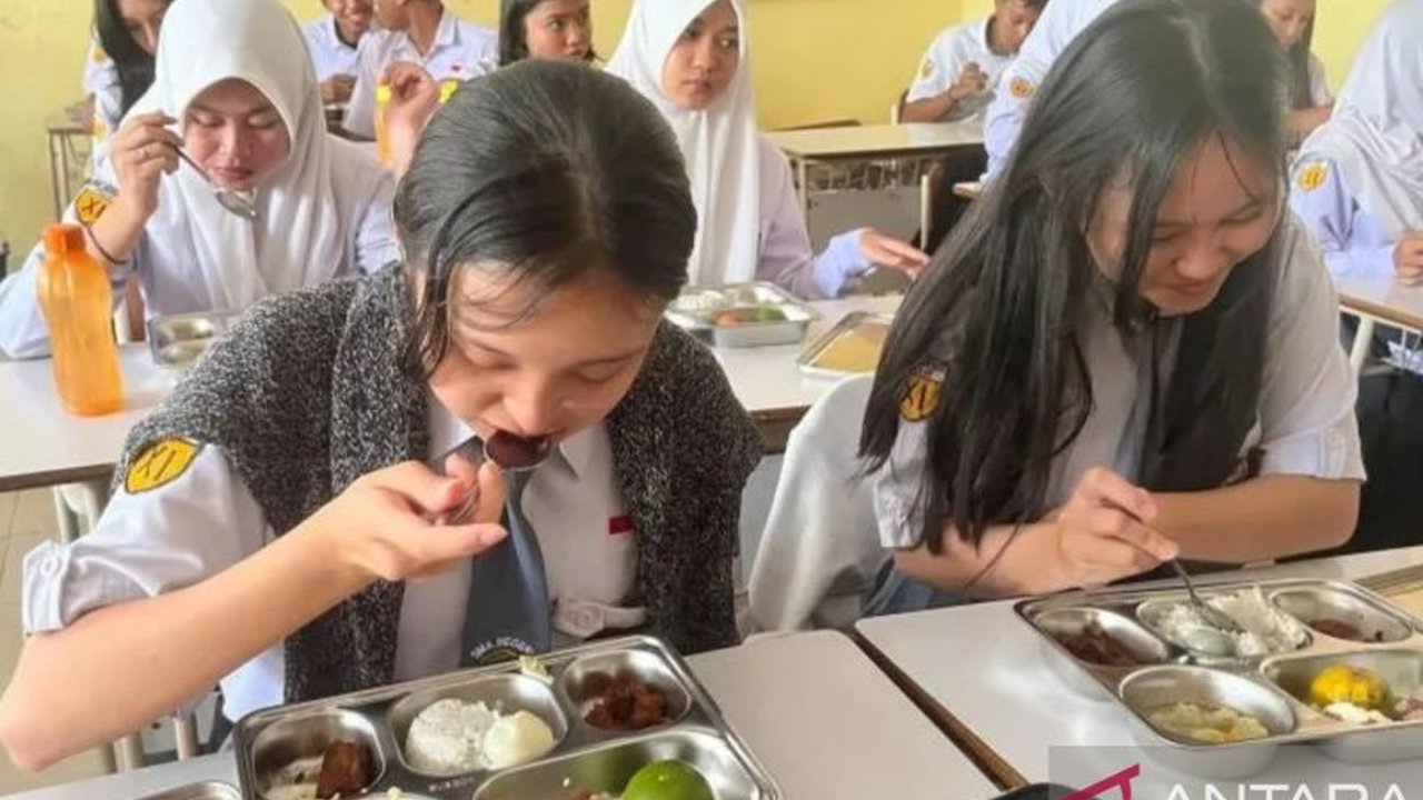 Pemerintah Kabupaten Sigi mengalokasikan Rp17 miliar per tahun untuk program Makan Bergizi Gratis (MBG), yang akan menjangkau 3.313 siswa di 13 sekolah dan menghadapi tantangan akses ke daerah terpencil.