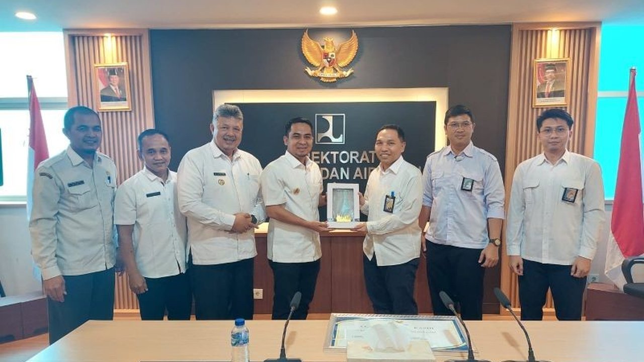 Kementerian PUPR memberikan dukungan penuh terhadap pembangunan infrastruktur air di Kota Solok, Sumatera Barat, khususnya pembangunan Embung Batang Bingung yang diharapkan mampu meningkatkan pengelolaan sumber daya air dan kualitas lingkungan.