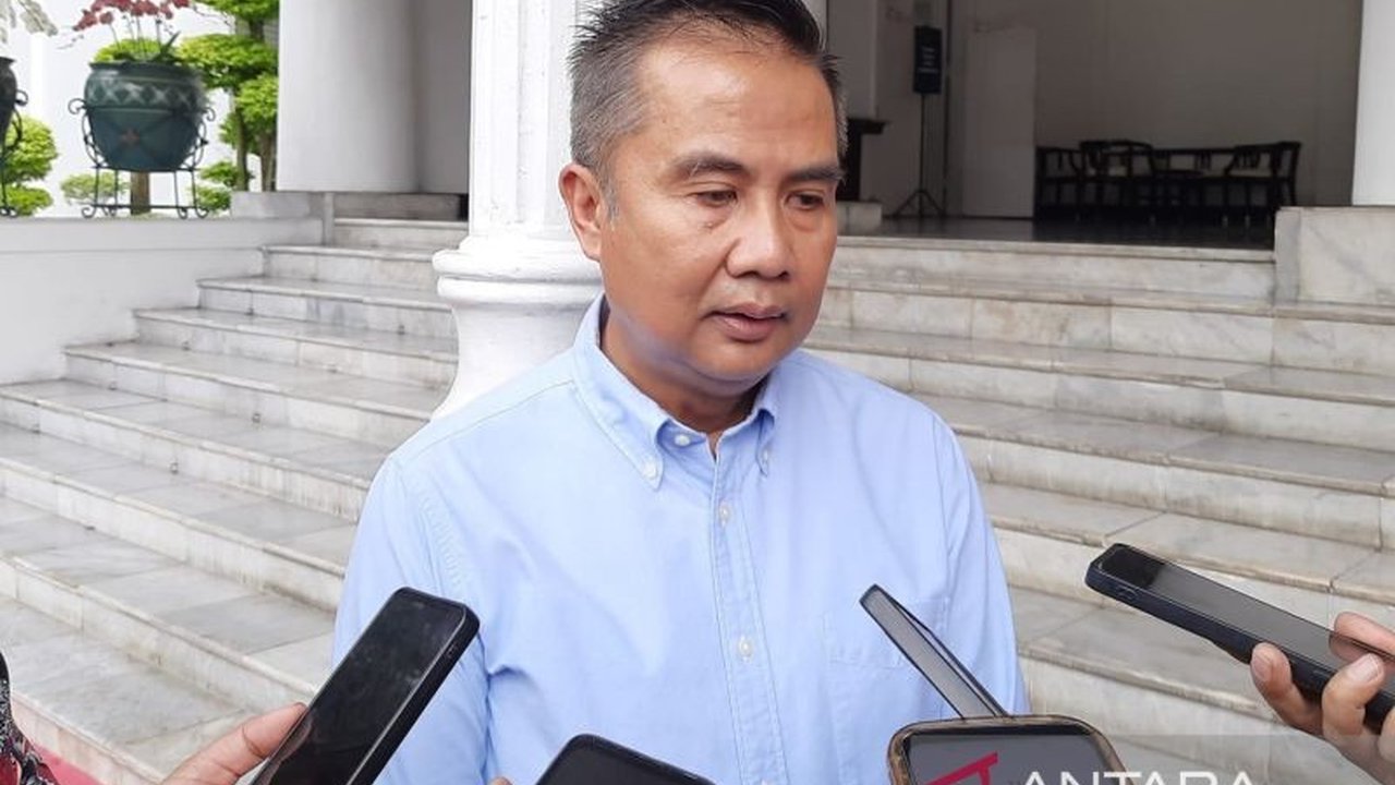 Penjabat Gubernur Jawa Barat, Bey Triadi Machmudin, menyatakan tidak akan menyelenggarakan penyambutan besar-besaran untuk Gubernur terpilih Dedi Mulyadi dan wakilnya, Erwan Setiawan, seusai pelantikan pada 20 Februari 2025.