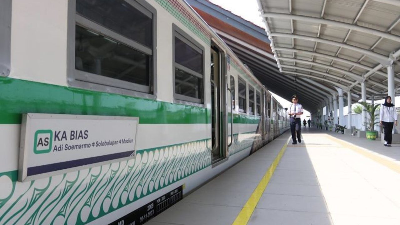PT Kereta Api Indonesia (KAI) terus meningkatkan layanan kereta bandara di berbagai kota untuk mendukung mobilitas dan konektivitas antar wilayah yang lebih efisien dan ramah lingkungan.