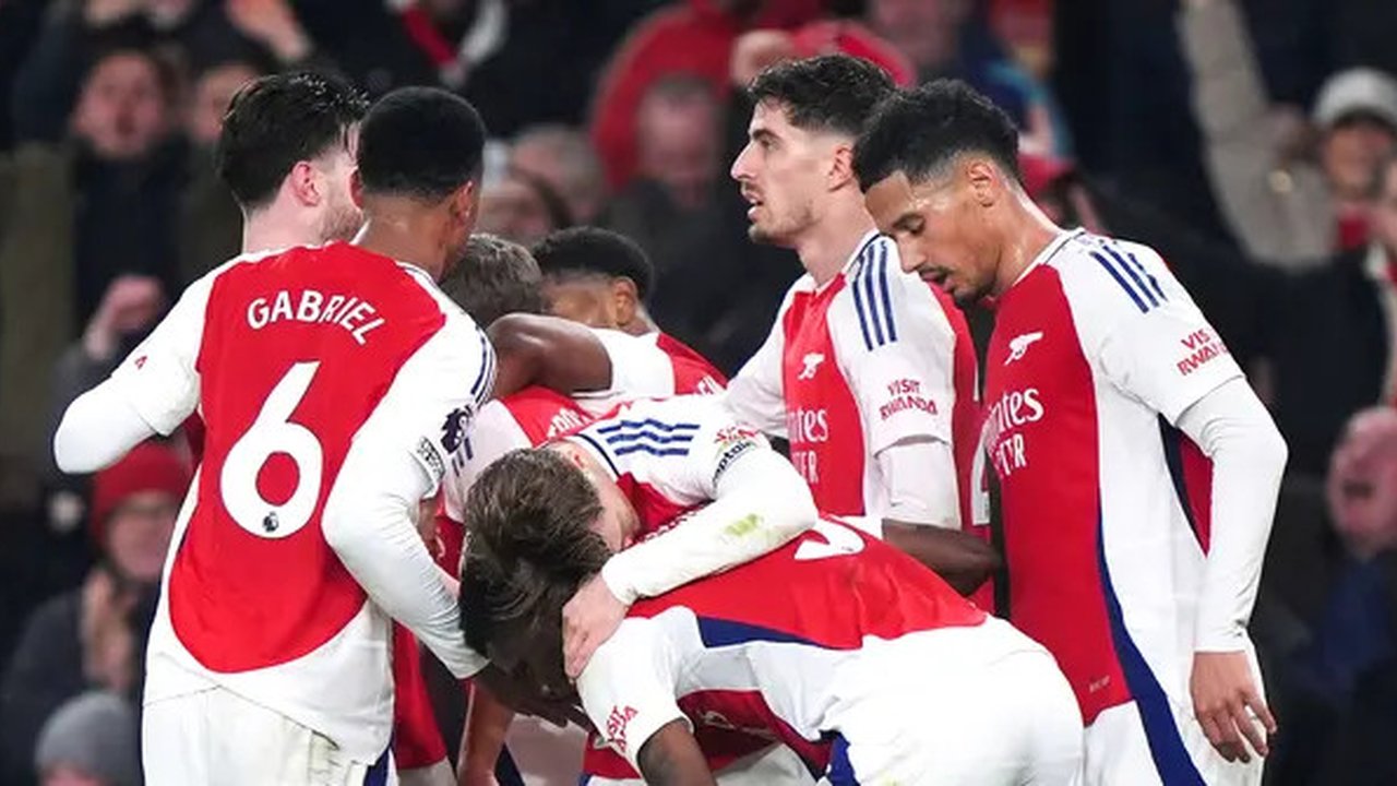 Berkat hasil ini, Arsenal naik ke peringkat dua klaseme dengan poin 43 sekaligus memperpendek jarak dengan Liverpool menjadi hanya empat poin. Spurs sendiri tercecer di peringkat 13 dengan po