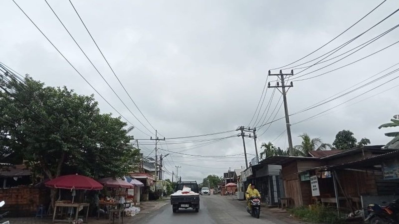 BPBD Provinsi Jambi mengimbau masyarakat untuk meningkatkan kewaspadaan terhadap potensi cuaca ekstrem seperti banjir, tanah longsor, dan angin puting beliung yang diperkirakan akan terjadi hingga akhir Februari 2025,  mengingat potensi hujan meningkat me