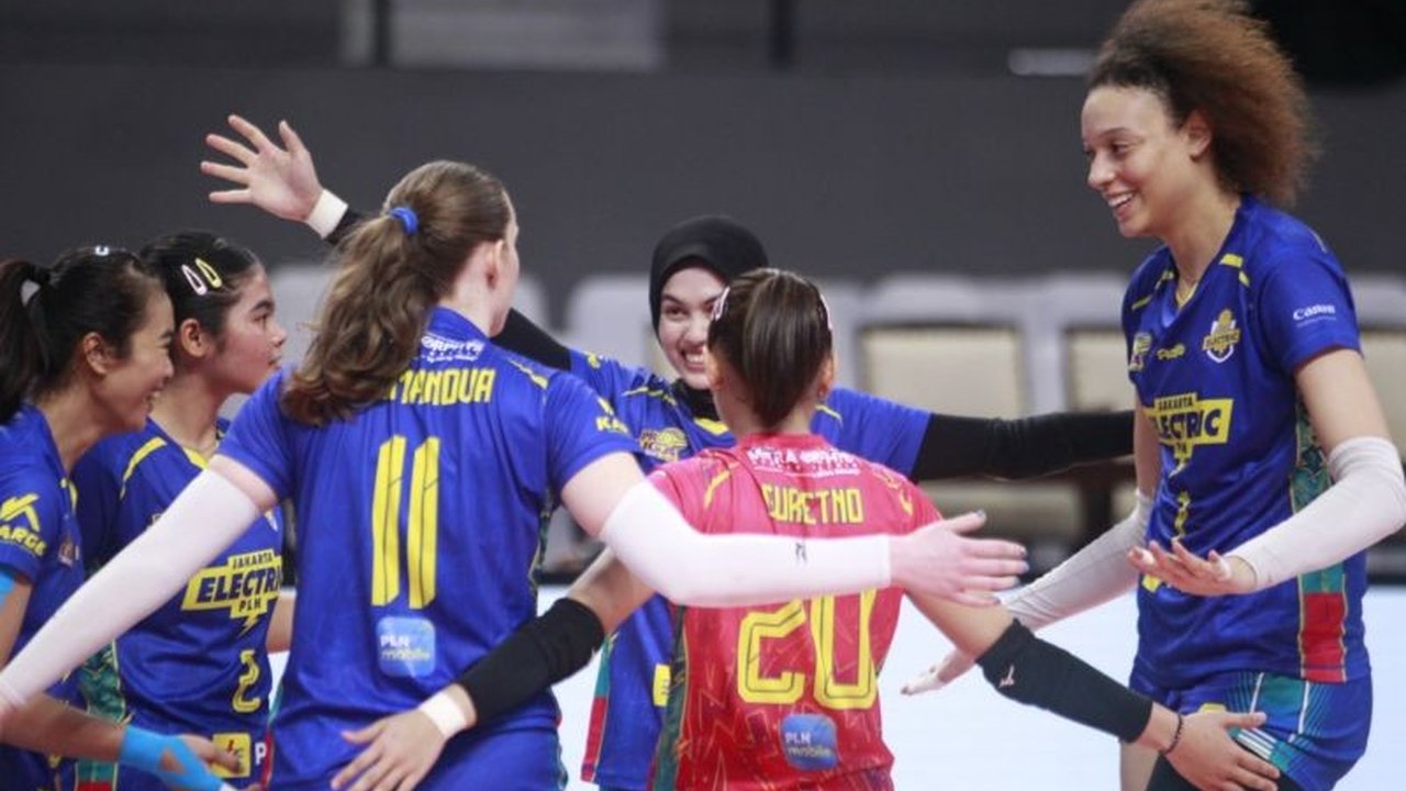 Tim voli putri Jakarta Electric PLN hanya butuh satu kemenangan lagi untuk mengamankan tempat di final four Proliga 2025 setelah mengalahkan Yogya Falcons 3-0 di Pontianak, Minggu (16/2).