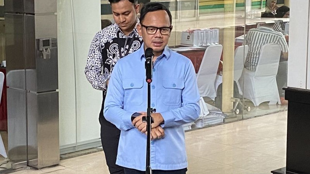 Wamendagri Bima Arya mengumumkan retret kepala daerah terpilih Pilkada 2024 akan menghadirkan mantan presiden sebagai pembicara, membahas berbagai isu penting seperti ketahanan nasional, pengelolaan anggaran, dan visi pemerintahan.