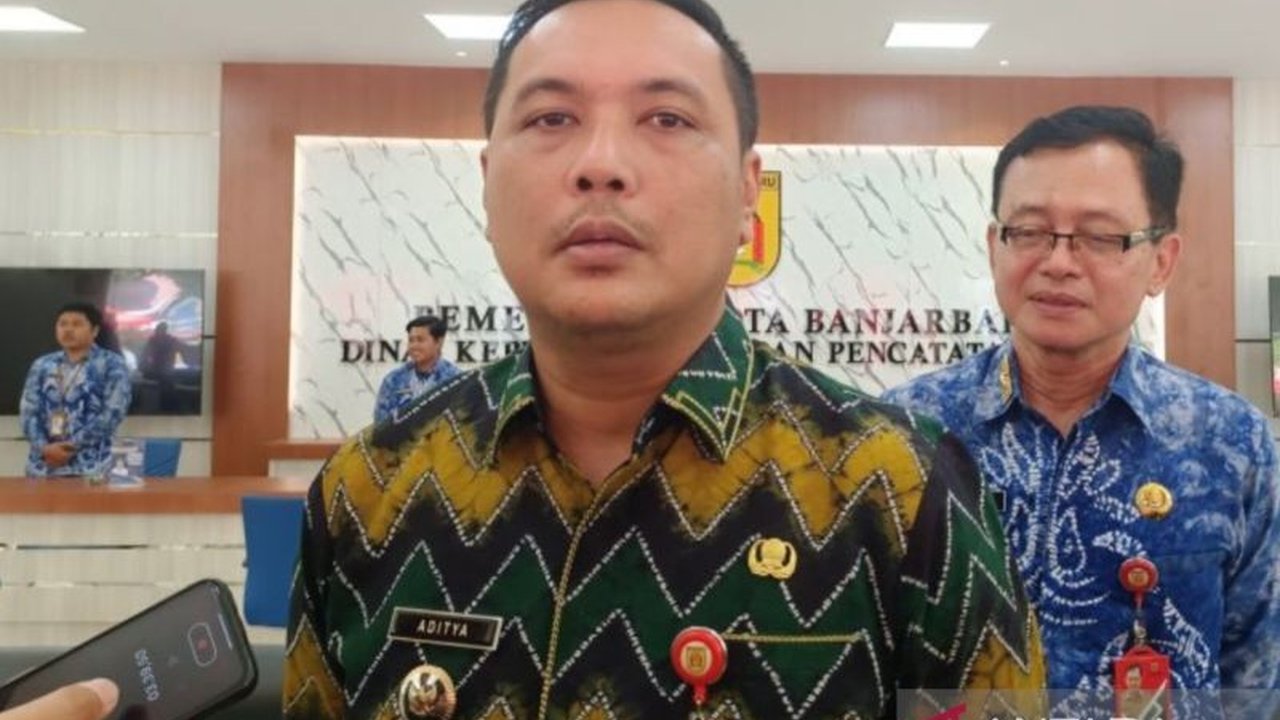 Wali Kota Banjarbaru, Aditya Mufti Ariffin, memastikan pelayanan publik tetap optimal meskipun ada efisiensi anggaran 2025 sesuai arahan pemerintah pusat, dengan pemangkasan pada kegiatan yang tidak penting seperti kegiatan seremonial.