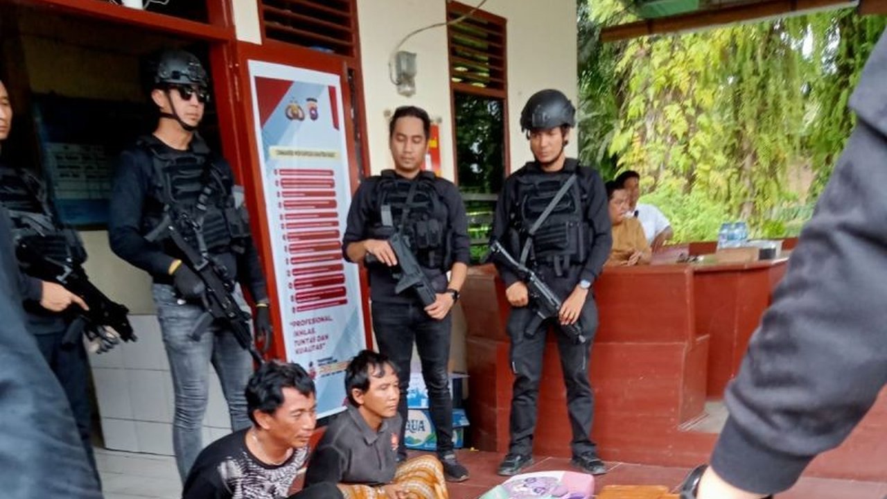 Tim gabungan Bareskrim Polri menggagalkan peredaran 500 kg ganja di Pasaman Barat, Sumatera Barat, Minggu (16/2), setelah terjadi kejar-kejaran dengan mobil boks yang diduga membawa narkotika tersebut.