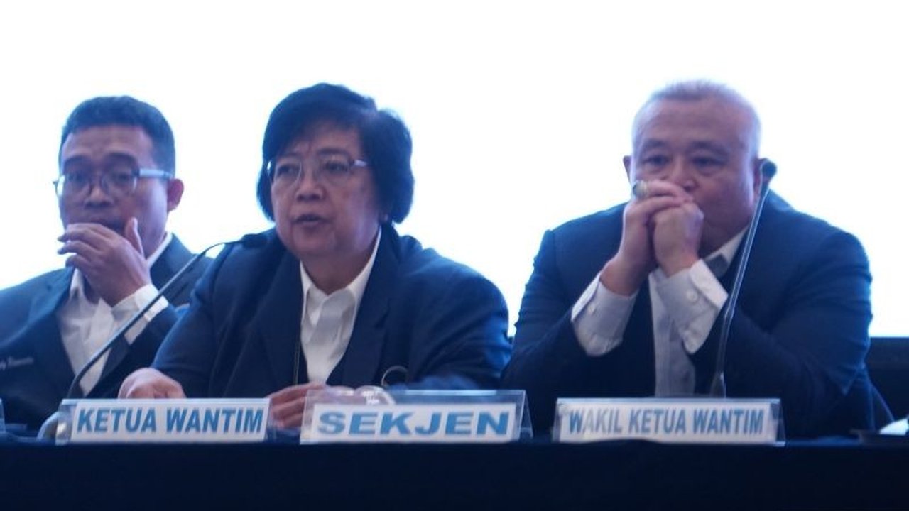 Partai NasDem meluncurkan program Remaja Bernegara (RBN), sebuah program interaktif dan menyenangkan yang bertujuan memperkenalkan dunia politik kepada remaja usia 13-19 tahun, membangun pemahaman bernegara, dan menumbuhkan minat generasi muda terhadap po