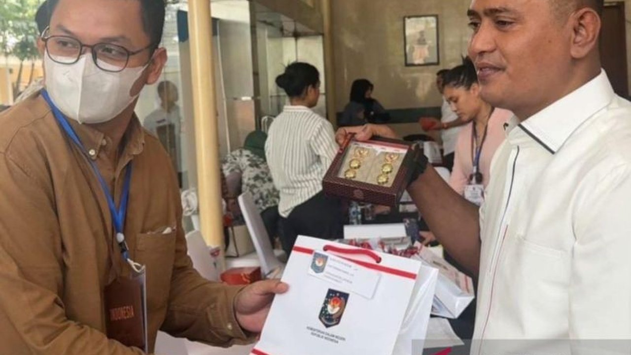 Bupati dan Wakil Bupati Solok terpilih, Jon Firman Pandu dan Chandra, mengikuti pemeriksaan kesehatan di Kemendagri sebagai rangkaian proses pelantikan periode 2025-2030.