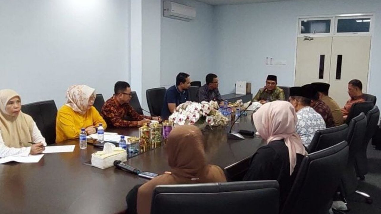 Otoritas Jasa Keuangan (OJK) Provinsi Jambi berkolaborasi dengan UIN Sultan Thaha Saifuddin Jambi untuk meningkatkan literasi keuangan mahasiswa, dosen, dan masyarakat melalui edukasi dan penelitian.