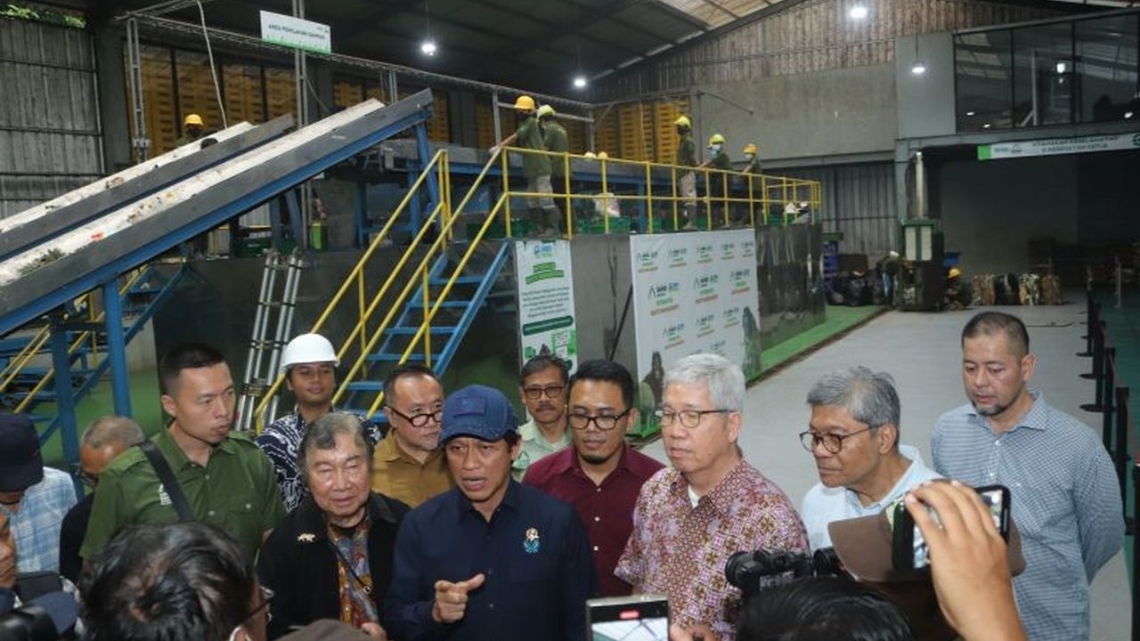 Menteri LHK Hanif Faisol Nurofiq menyebut Taman Safari Indonesia (TSI) sebagai contoh nyata pengelolaan sampah berkelanjutan dan berencana mengadopsi teknologi IWM-nya untuk diterapkan di berbagai wilayah di Indonesia.