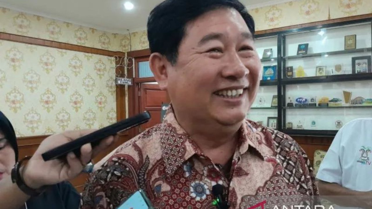 Bupati Belitung Timur terpilih, Kamarudin Muten, berjanji akan menggenjot investasi di sektor industri dan perkebunan untuk menciptakan 10.000 lapangan kerja dan meningkatkan kesejahteraan masyarakat.
