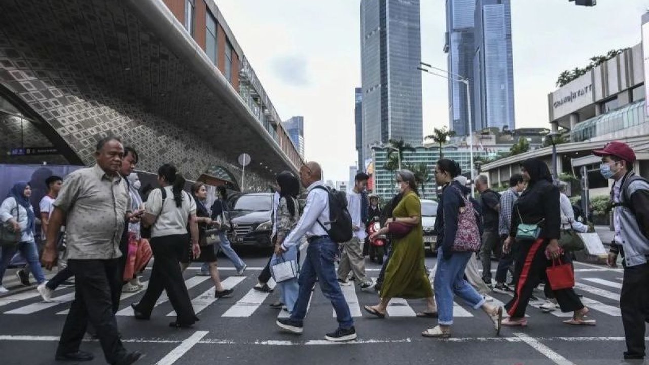 Jamsos Institute meminta pemerintah mengantisipasi dampak efisiensi anggaran terhadap pekerja dan ekonomi, terutama potensi PHK massal dan penurunan daya beli masyarakat, sementara pemerintah menyatakan komitmen untuk mencegah PHK honorer.