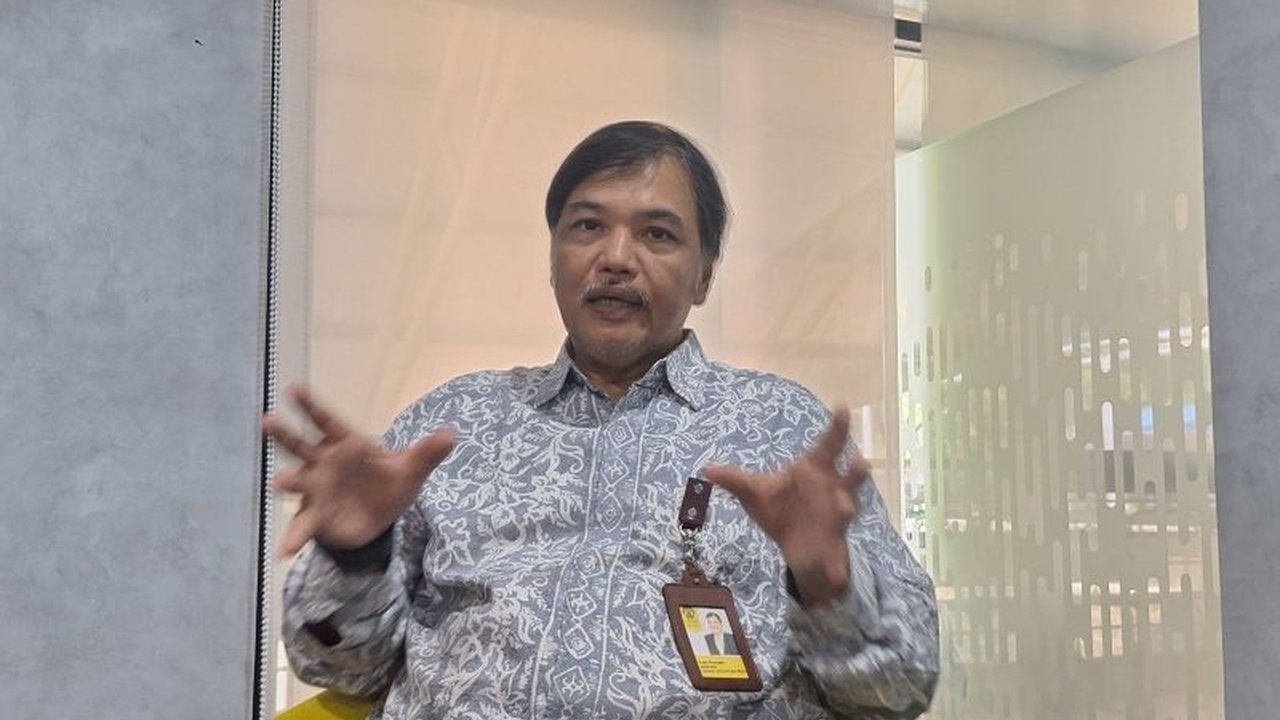 Efisiensi anggaran pemerintah berpotensi menurunkan kontribusi BUMN karya, mengurangi penyerapan tenaga kerja, dan meningkatkan inflasi, menurut para pengamat.