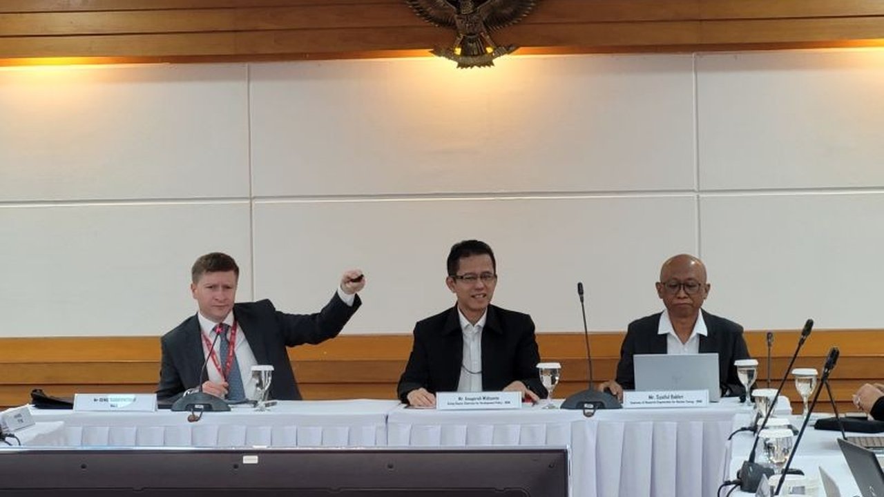 BRIN dan IAEA berkolaborasi memanfaatkan teknologi radiasi nuklir untuk menangani limbah plastik dan mendorong ekonomi sirkuler, menjadikan Indonesia sebagai pemimpin kolaborasi internasional.