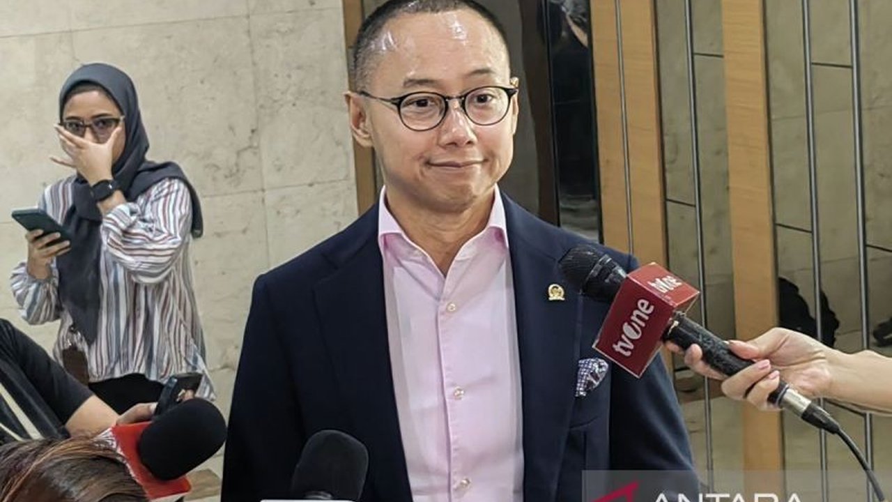 Wakil Ketua Umum PAN, Eddy Soeparno, menyatakan dukungan penuh partainya kepada Prabowo Subianto untuk keempat kalinya pada Pilpres 2029, tanpa syarat dan didasari komitmen Prabowo terhadap rakyat.