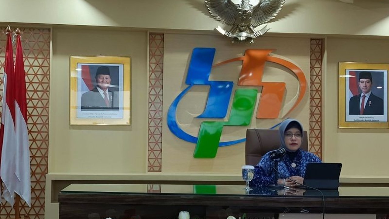 Badan Pusat Statistik (BPS) melaporkan surplus neraca perdagangan Indonesia mencapai US$ 3,45 miliar pada Januari 2025, meningkat dibandingkan bulan sebelumnya dan periode yang sama tahun lalu, didorong oleh peningkatan ekspor.