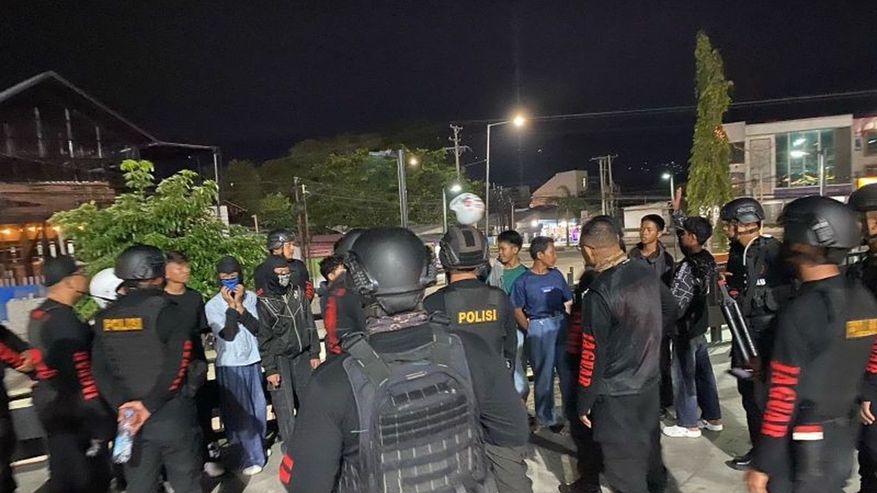 Polresta Palu berhasil mengamankan 14 anggota geng motor yang diduga hendak tawuran di Kota Palu, Sulawesi Tengah, sebagai upaya menjaga keamanan dan ketertiban masyarakat.