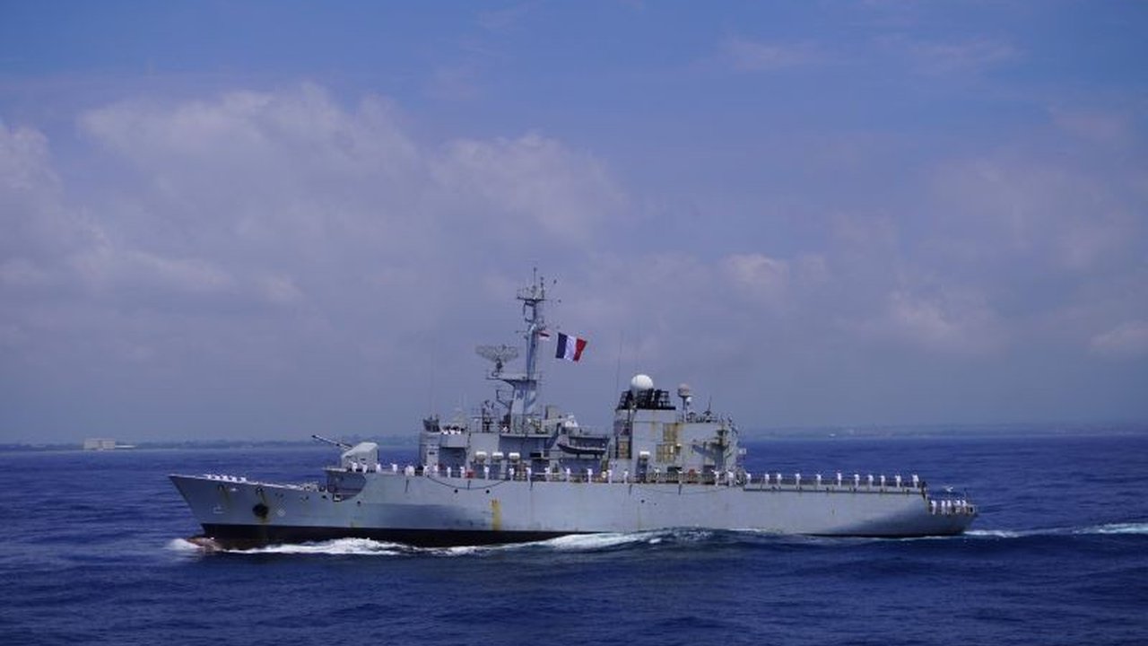 PLN Bali siapkan pasokan listrik andal selama Multilateral Naval Exercise Komodo (MNEK) 2025 di Bali dengan mengerahkan 1011 petugas dan berbagai peralatan pendukung untuk memastikan kelancaran acara internasional tersebut.