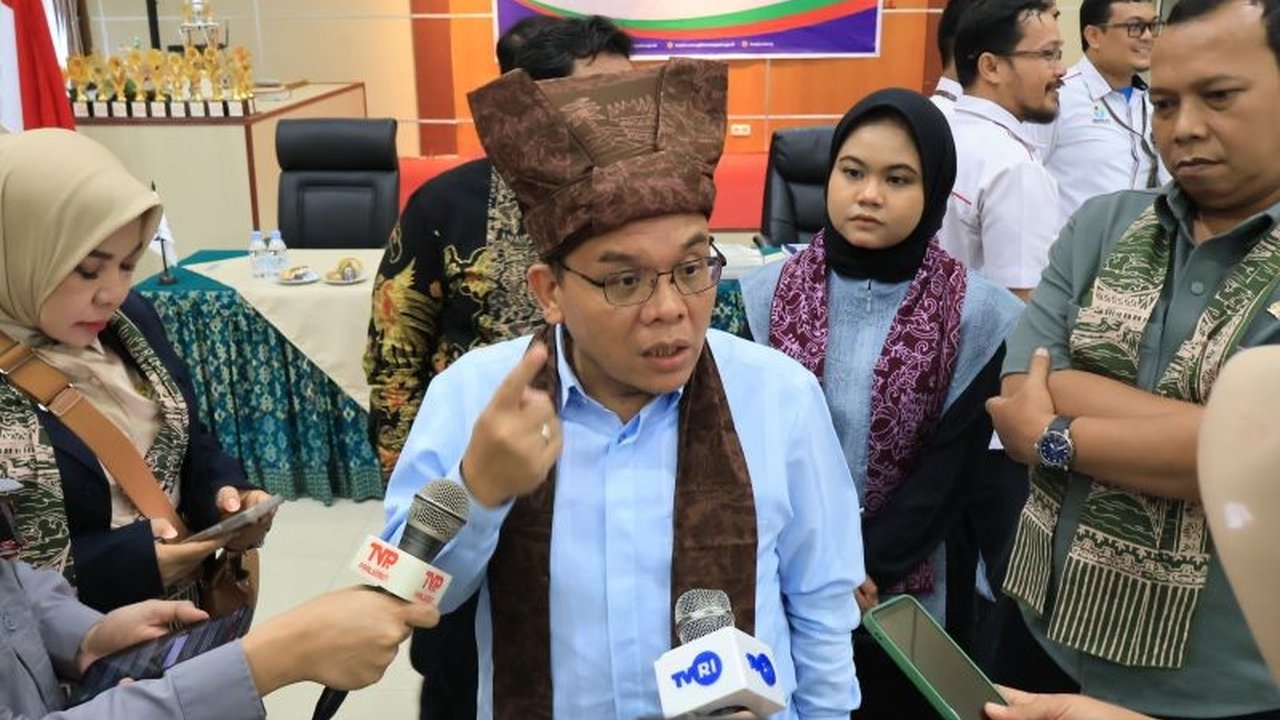 Ketua Komisi VII DPR RI, Saleh Partaonan Daulay, mendesak pemerintah untuk segera melaksanakan program-program kerakyatan agar manfaatnya dirasakan masyarakat, terutama mengingat dukungan publik terhadap kebijakan Presiden Prabowo Subianto yang berpihak p