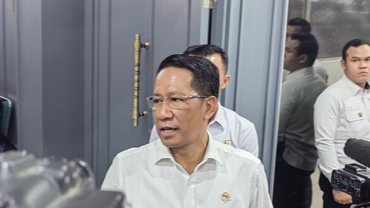 Menteri Hukum dan HAM akan mengkonsultasikan usulan amnesti untuk tujuh anggota KKB di Makassar kepada Presiden, setelah mendapat usulan dari Komisi XIII DPR RI terkait rekonsiliasi di Papua.