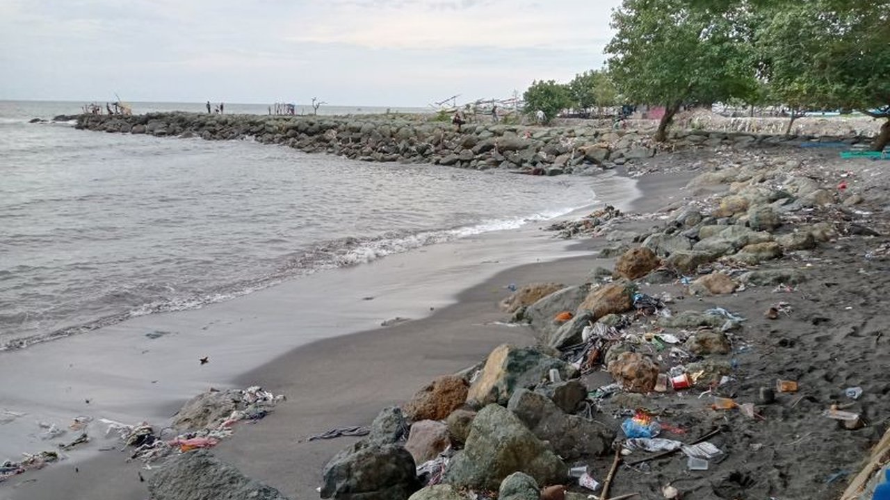 Pemkot Mataram Selesaikan Tanggul Darurat Cegah Abrasi Pantai