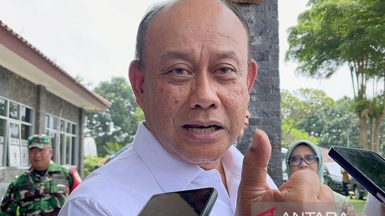 Kepala BGN klarifikasi program Makan Bergizi Gratis (MBG) di Sumenep hanya ditunda sementara karena kendala teknis, bukan dihentikan, dan akan kembali berjalan besok.