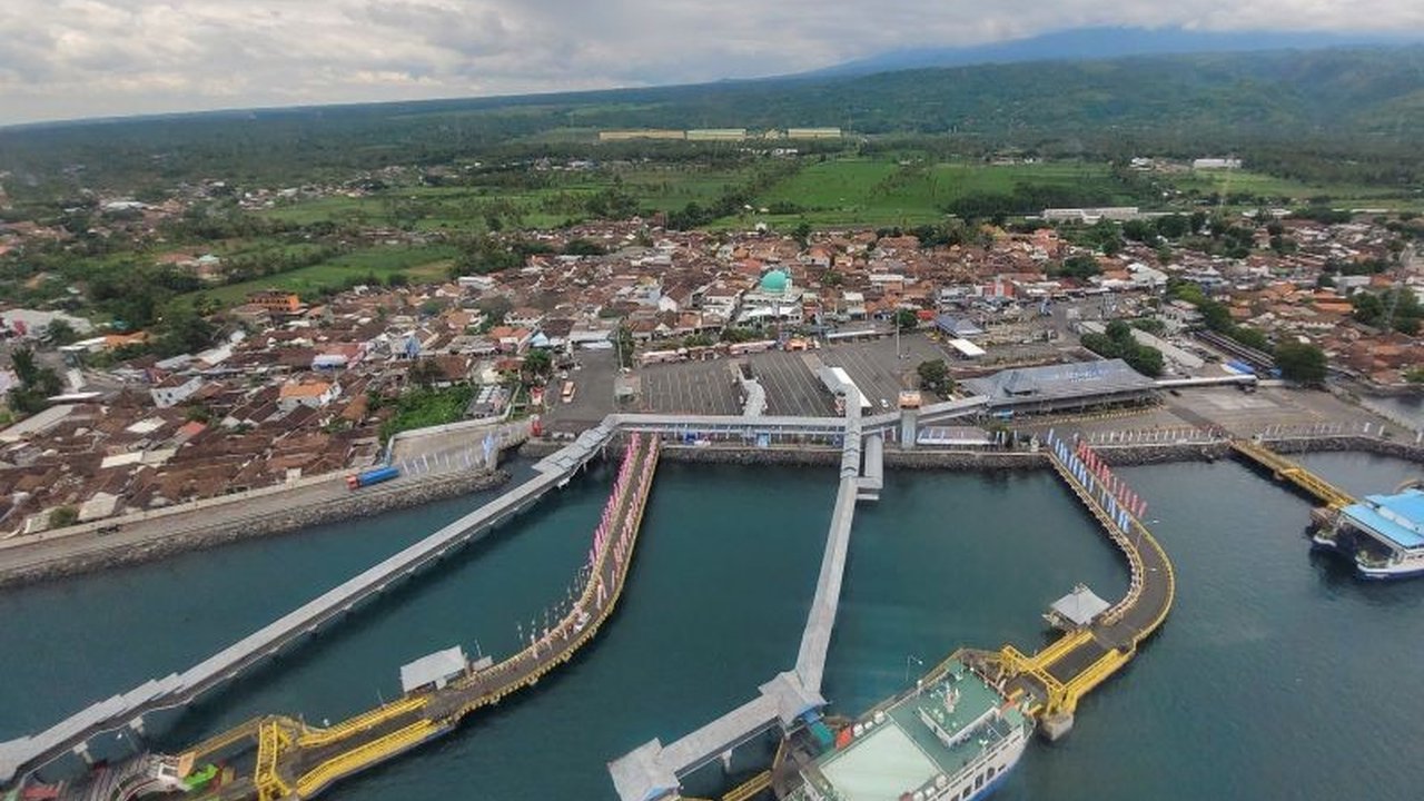 PT ASDP Indonesia Ferry Cabang Ketapang Banyuwangi mengimbau masyarakat memesan tiket feri jalur Ketapang-Gilimanuk 60 hari sebelum keberangkatan untuk mudik Lebaran 2025 via Ferizy, guna menghindari antrean dan calo.