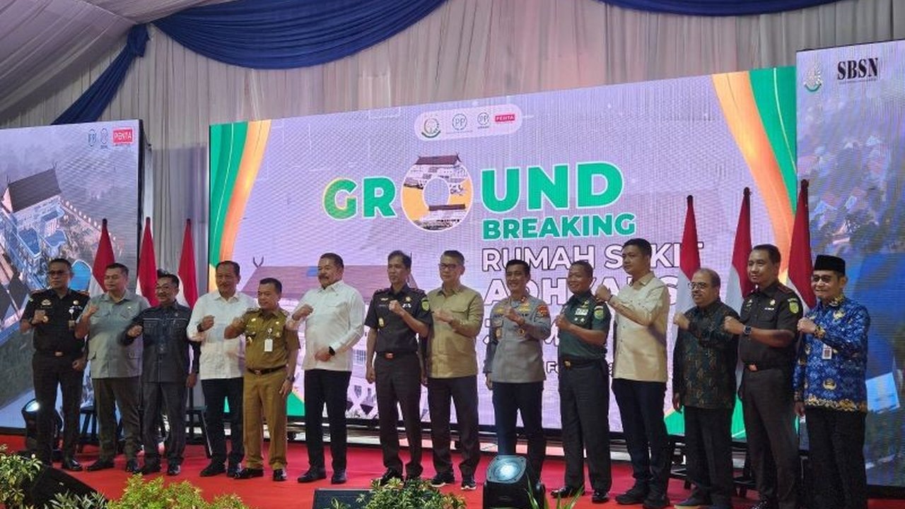 Gubernur Jambi, Al Haris, berencana menyediakan ambulans air untuk mempermudah akses evakuasi medis pasien di sepanjang Sungai Batanghari menuju RS Adhyaksa yang baru dibangun, demi menunjang pelayanan kesehatan masyarakat.