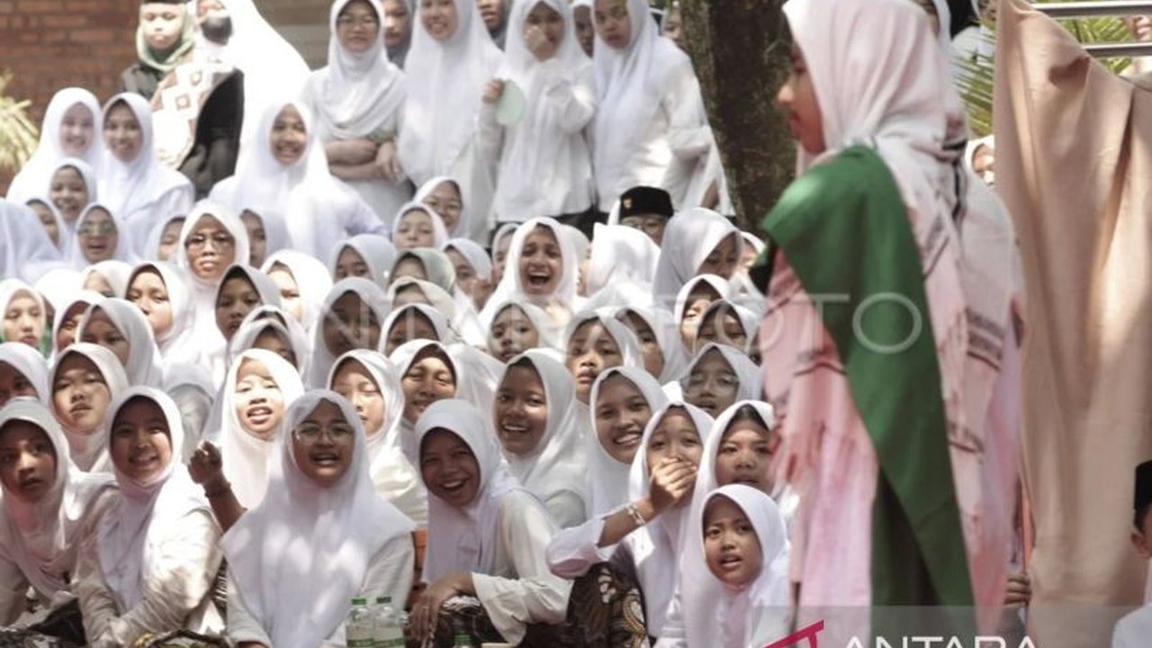Kementerian Agama (Kemenag) luncurkan regulasi baru berupa Peta Jalan Program Pengembangan Pesantren Ramah Anak untuk mencegah kekerasan seksual terhadap santri, merespon meningkatnya kasus kekerasan seksual di lingkungan pesantren.
