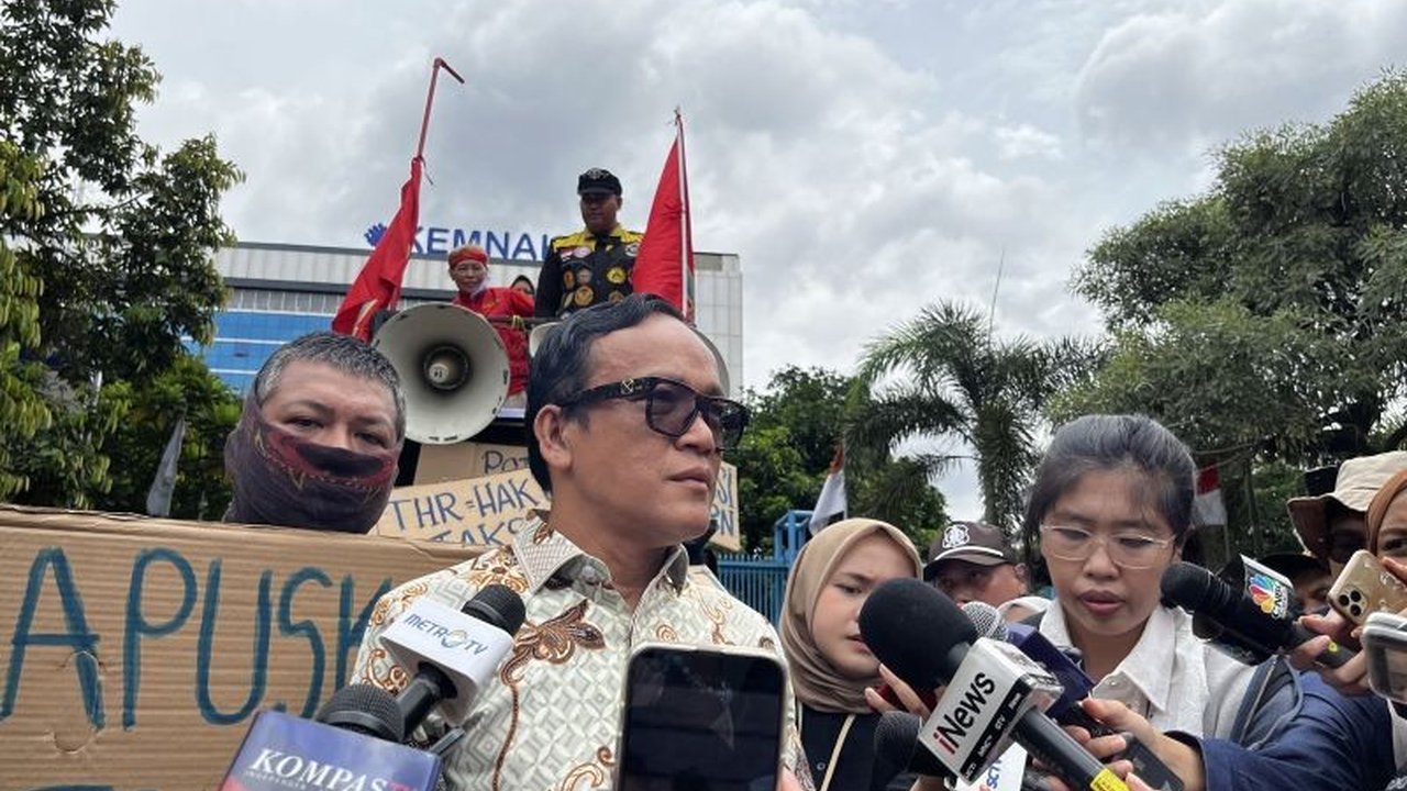 Wakil Menteri Ketenagakerjaan menyoroti ketidakseimbangan kemitraan antara pengemudi ojek online dan aplikator, mendorong perlunya payung hukum yang melindungi kesejahteraan jutaan driver ojol di Indonesia.