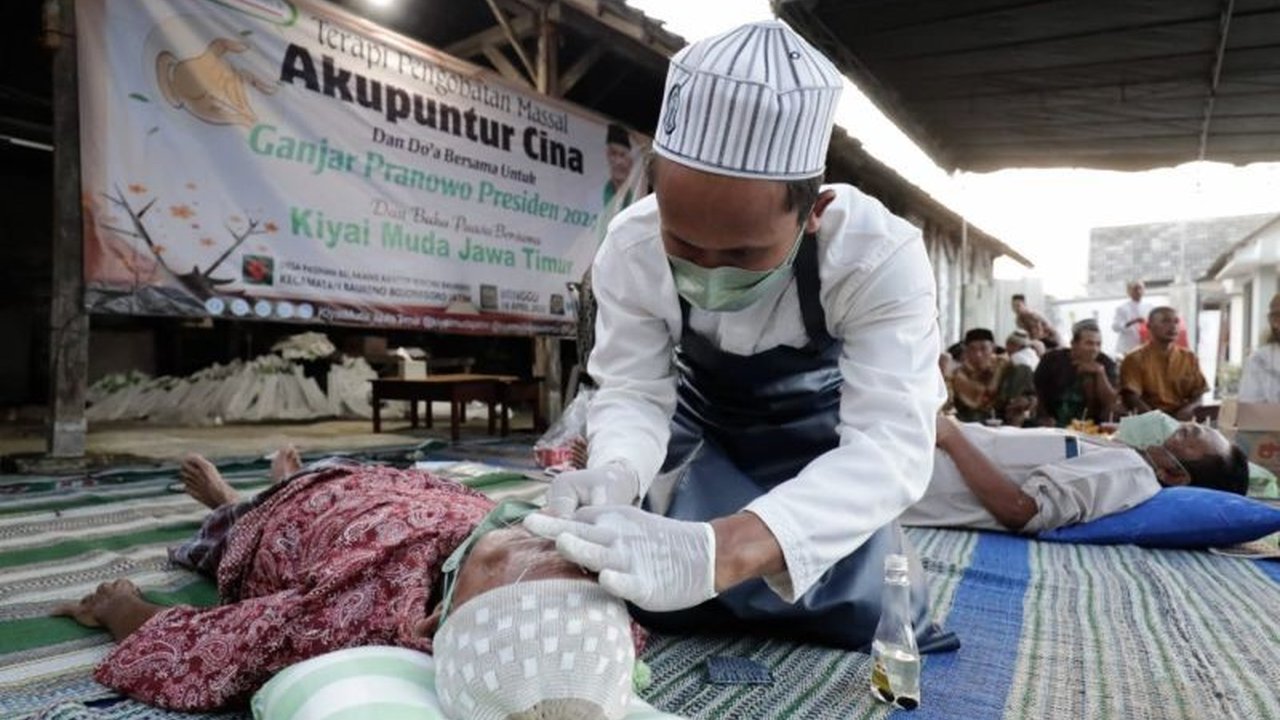 Dokter paparkan peran akupuntur dalam mengurangi efek samping pengobatan kanker seperti nyeri dan mual, serta meningkatkan kualitas hidup pasien, meskipun bukan sebagai pengobatan utama tumor.