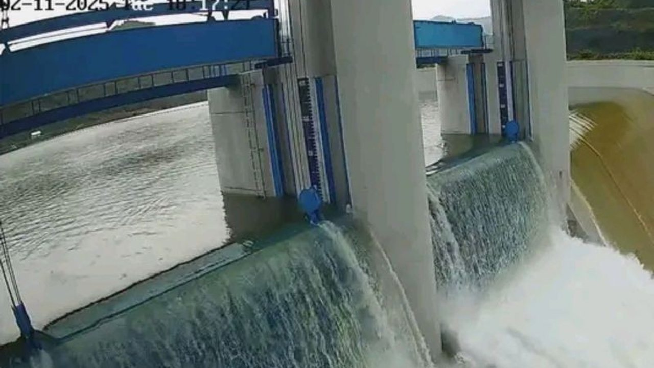 Pembangunan Bendungan Bintang Bano dan Tiu Suntuk di Sumbawa Barat, NTB, berhasil mengurangi risiko banjir hingga 45 persen, namun upaya pengendalian banjir masih perlu penanganan lebih lanjut dari pemerintah pusat.