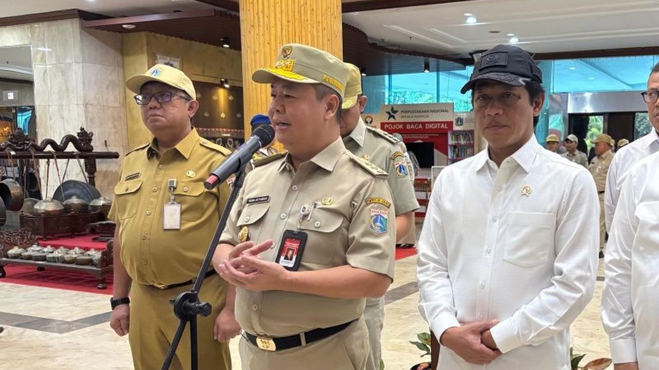 Menteri Lingkungan Hidup (LH) Hanif Faisol Nurofiq mendesak seluruh pemerintah daerah untuk segera menyelesaikan peta jalan pengelolaan sampah, mencontoh DKI Jakarta yang telah berhasil menyusunnya dan menjadi barometer nasional.