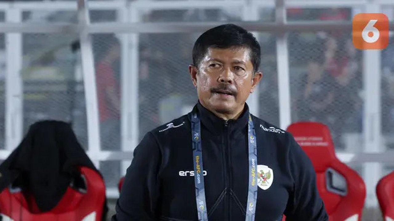 Pelatih Timnas Indonesia U-20, Indra Sjafri pada laga kontra Yaman di Kualifikasi Piala Asia U-20 2024. (Muhammad Iqbal Ichsan/Bola.com)