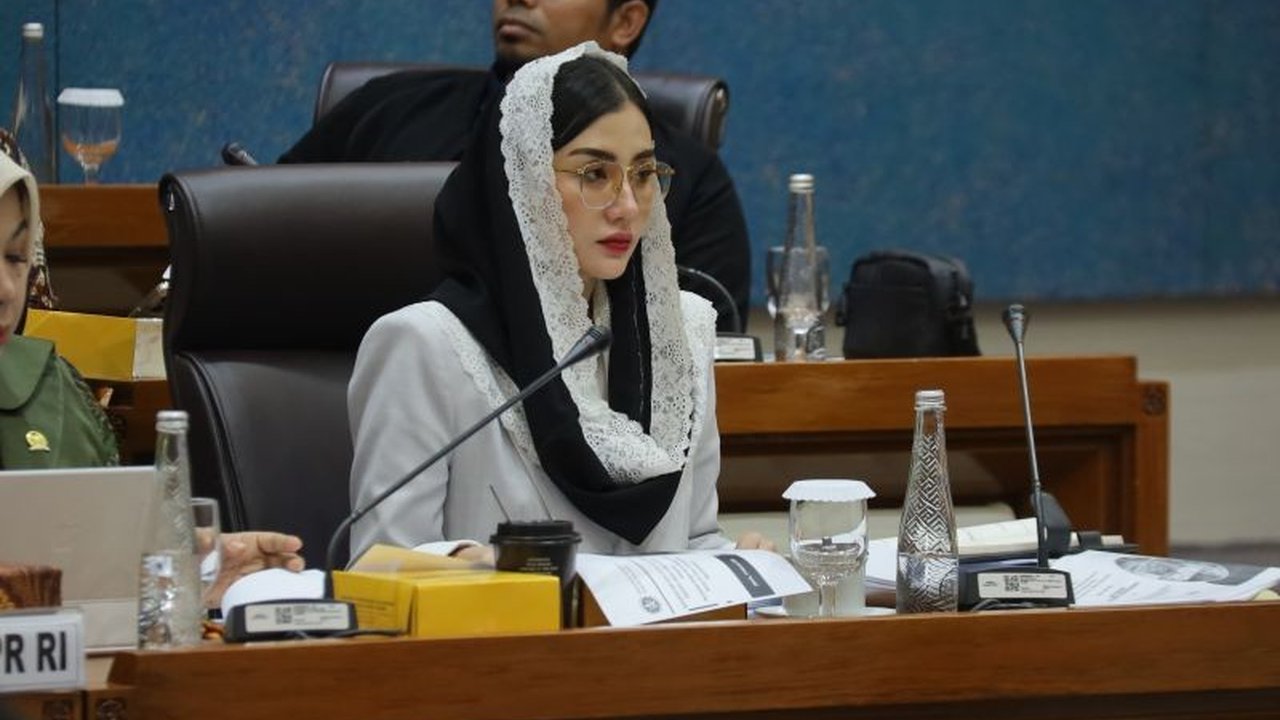 Anggota DPR RI Novita Hardini menekankan pentingnya pembangunan infrastruktur dasar dalam RUU Kepariwisataan untuk meningkatkan aksesibilitas dan pertumbuhan sektor pariwisata di Indonesia, termasuk menurunkan harga tiket pesawat domestik.