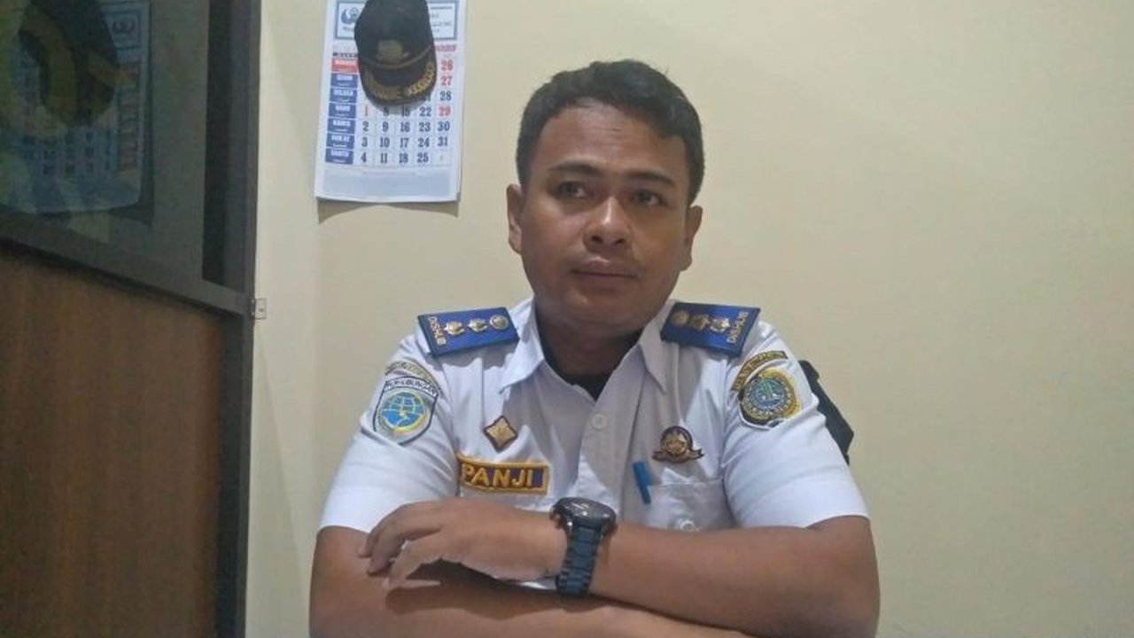 Dinas Perhubungan Tulungagung mengganti lampu penerangan jalan umum (PJU) Son-T dengan LED untuk menghemat energi dan anggaran, dengan target penggantian bertahap hingga 2025.