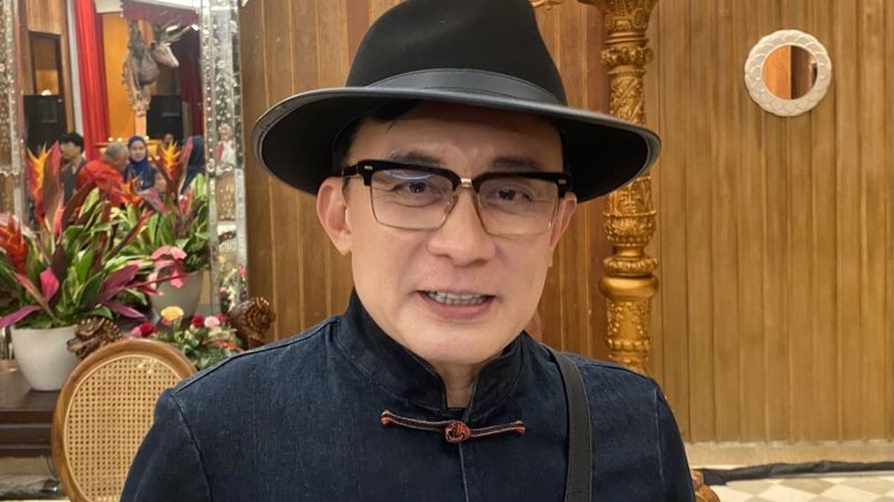 Desainer aksesori Rinaldy Yunardi menekankan pentingnya arsip budaya Indonesia yang lengkap dan terdokumentasi dengan baik untuk menginspirasi karya desain terkini dan melestarikan kekayaan budaya bangsa.